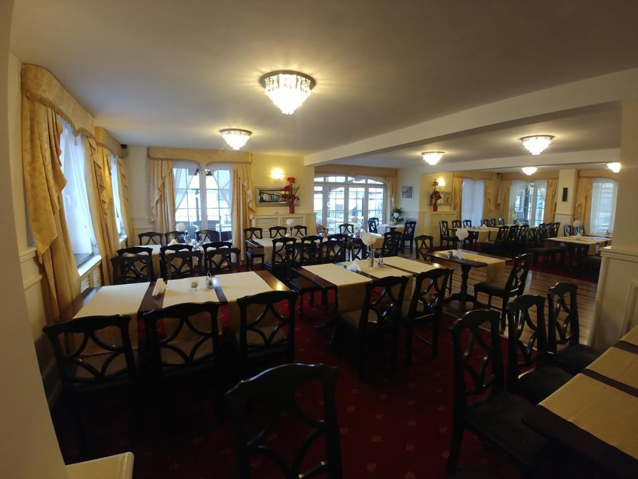 Hotel Mazurski Dworek Mikołajki Esterno foto